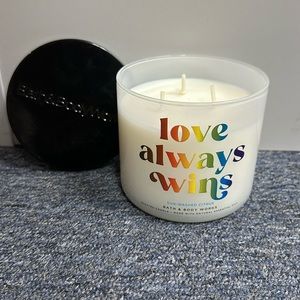 Bath and body works 3 wick candle